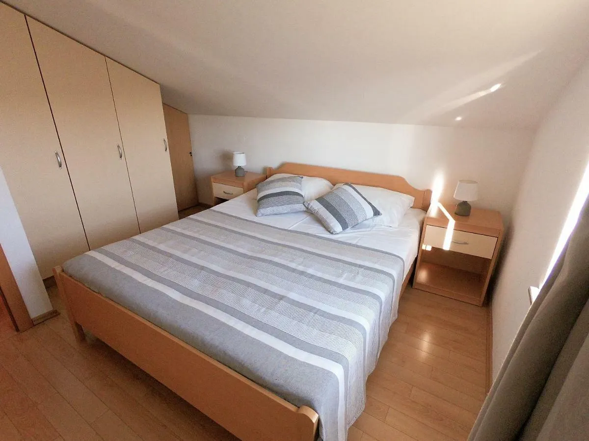 Relaxing Summer In Punat Apartment
